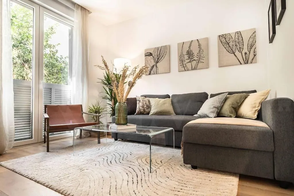 Calm Apartment With Private Patio By Rems Malaga Spain