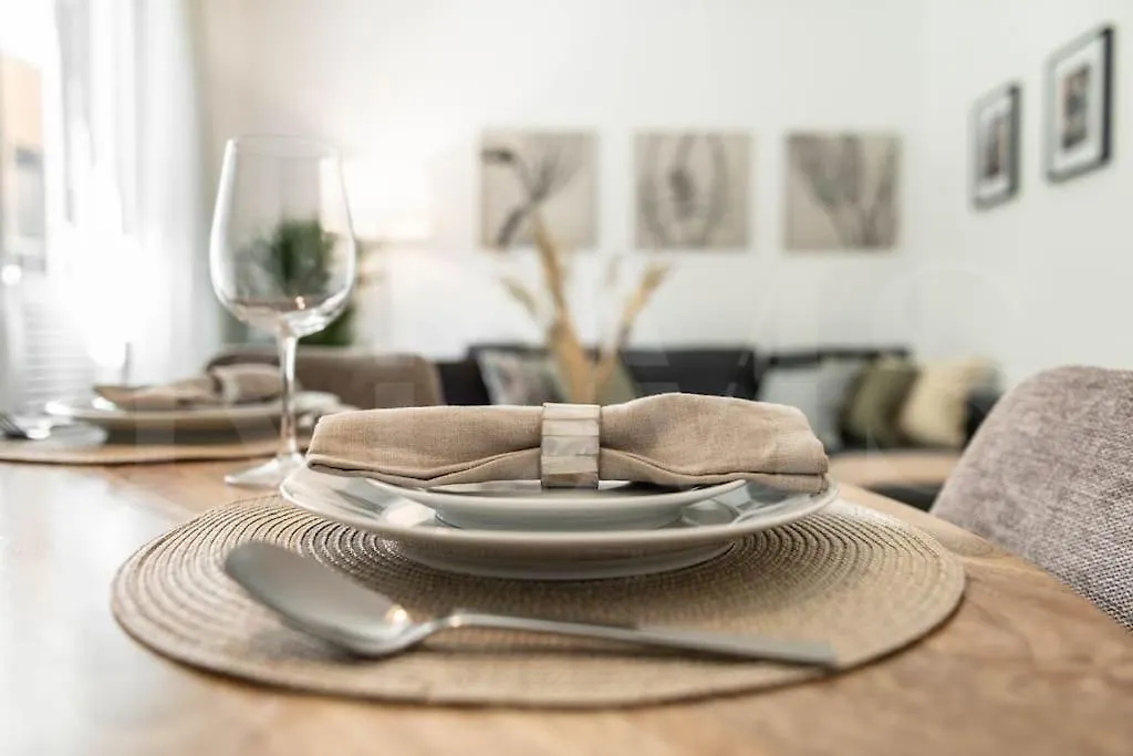 Calm Apartment With Private Patio By Rems Malaga 0*,