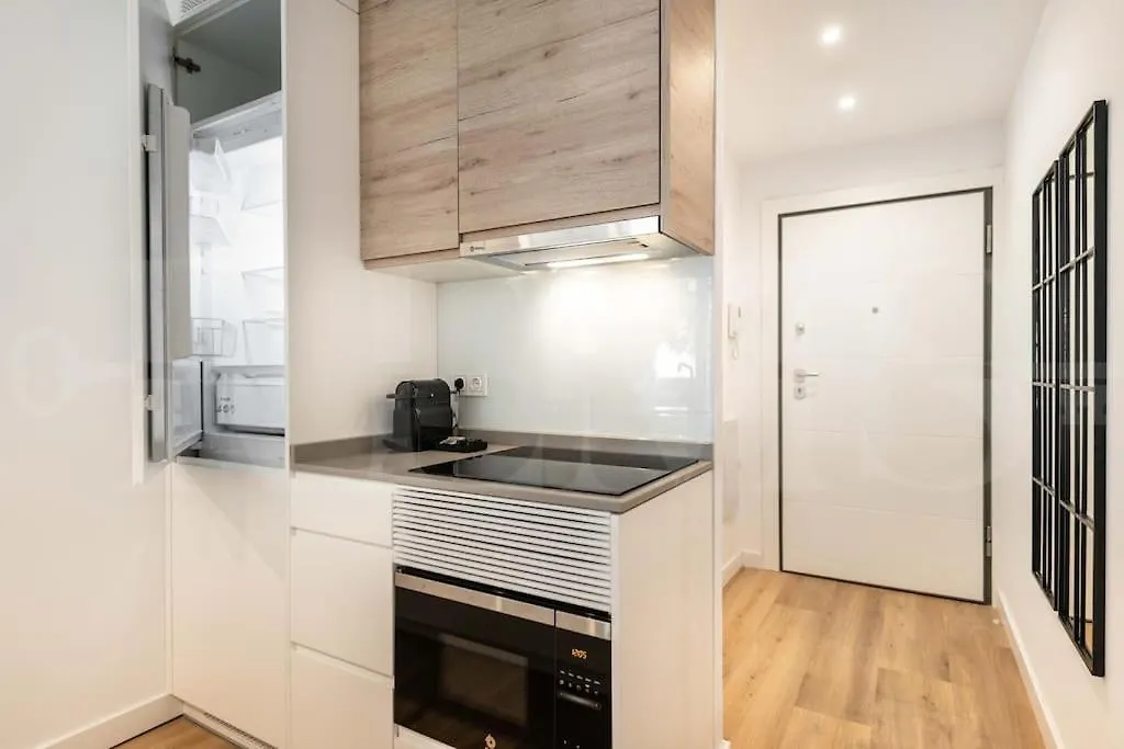 Calm Apartment With Private Patio By Rems Malaga