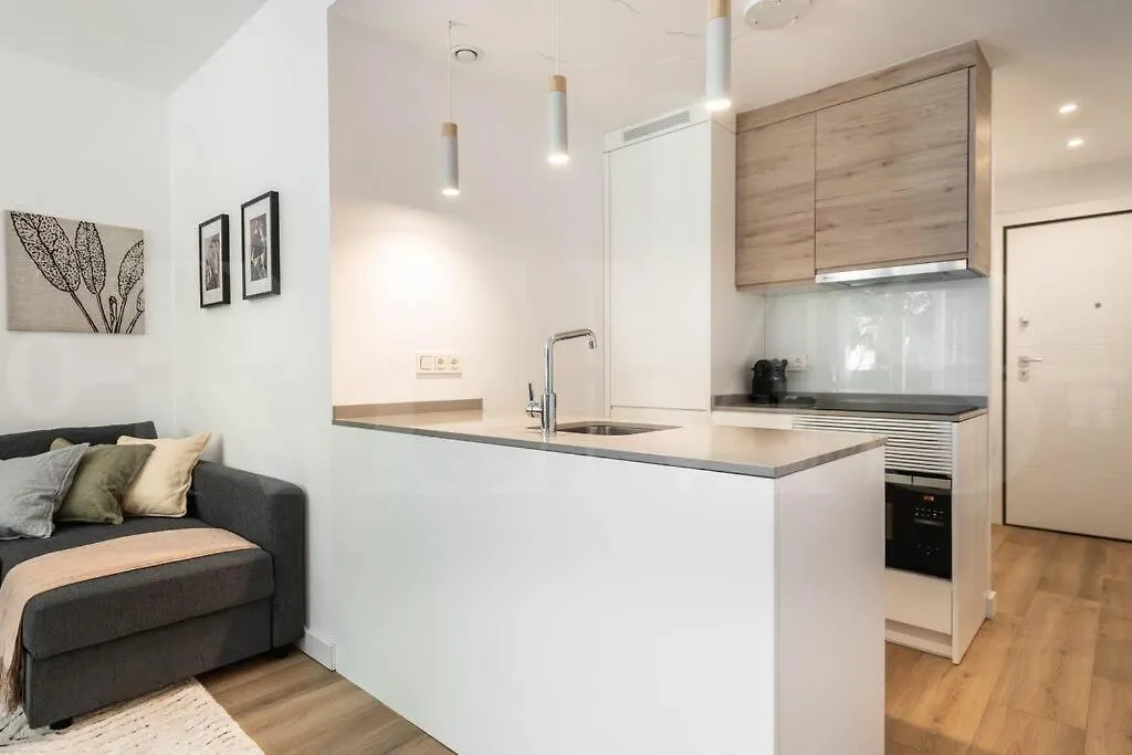Calm Apartment With Private Patio By Rems Malaga