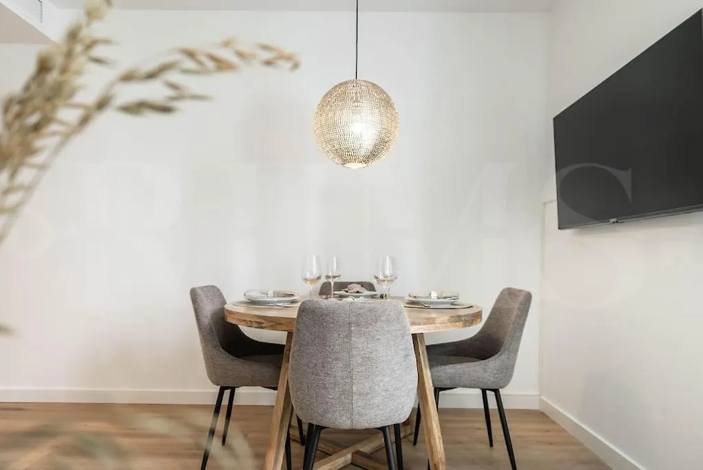 Calm Apartment With Private Patio By Rems Malaga