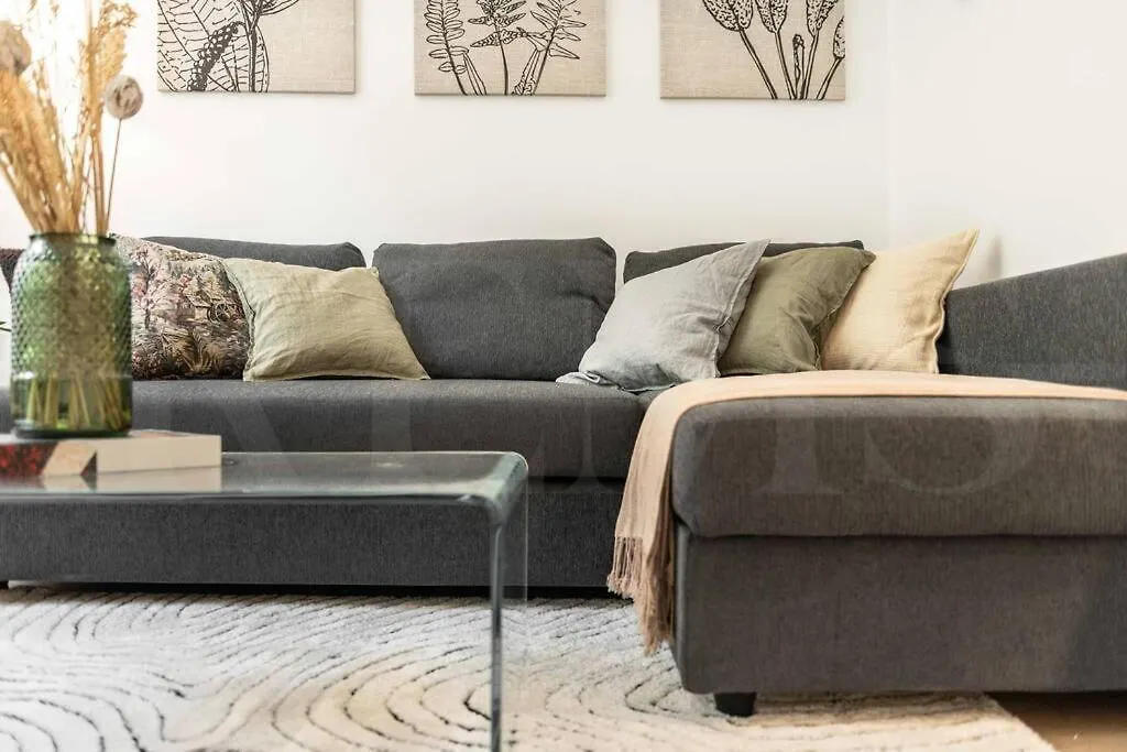 Calm Apartment With Private Patio By Rems Malaga