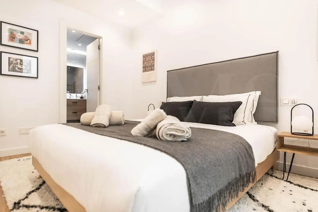 Calm Apartment With Private Patio By Rems Malaga