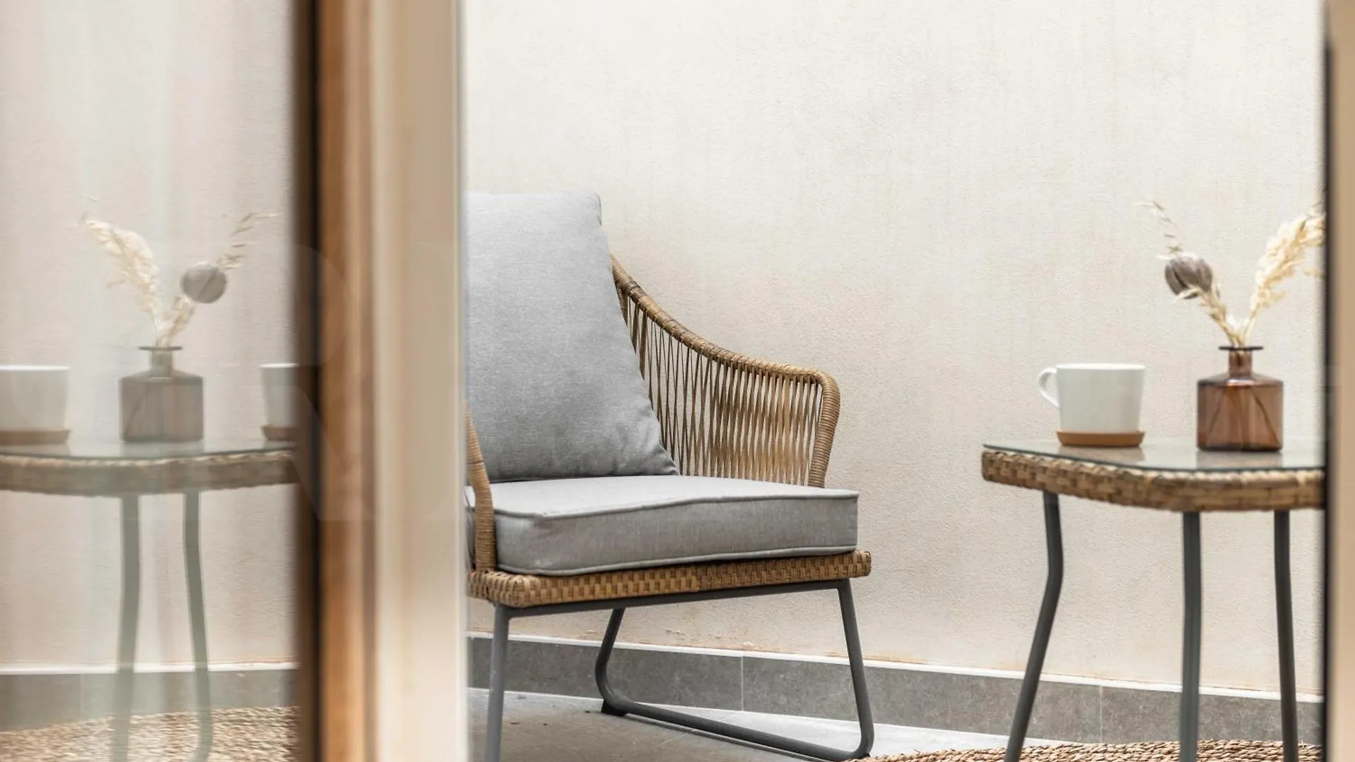 Calm Apartment With Private Patio By Rems Malaga